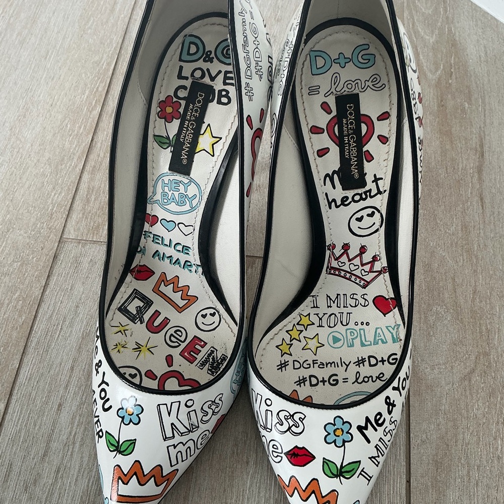 Dolce & Gabbana White Graffiti Doodle Pointed-Toe Pumps